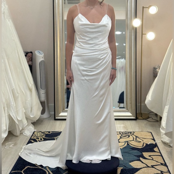 Elegant White Satin Wedding Dress - Picture 1 of 9
